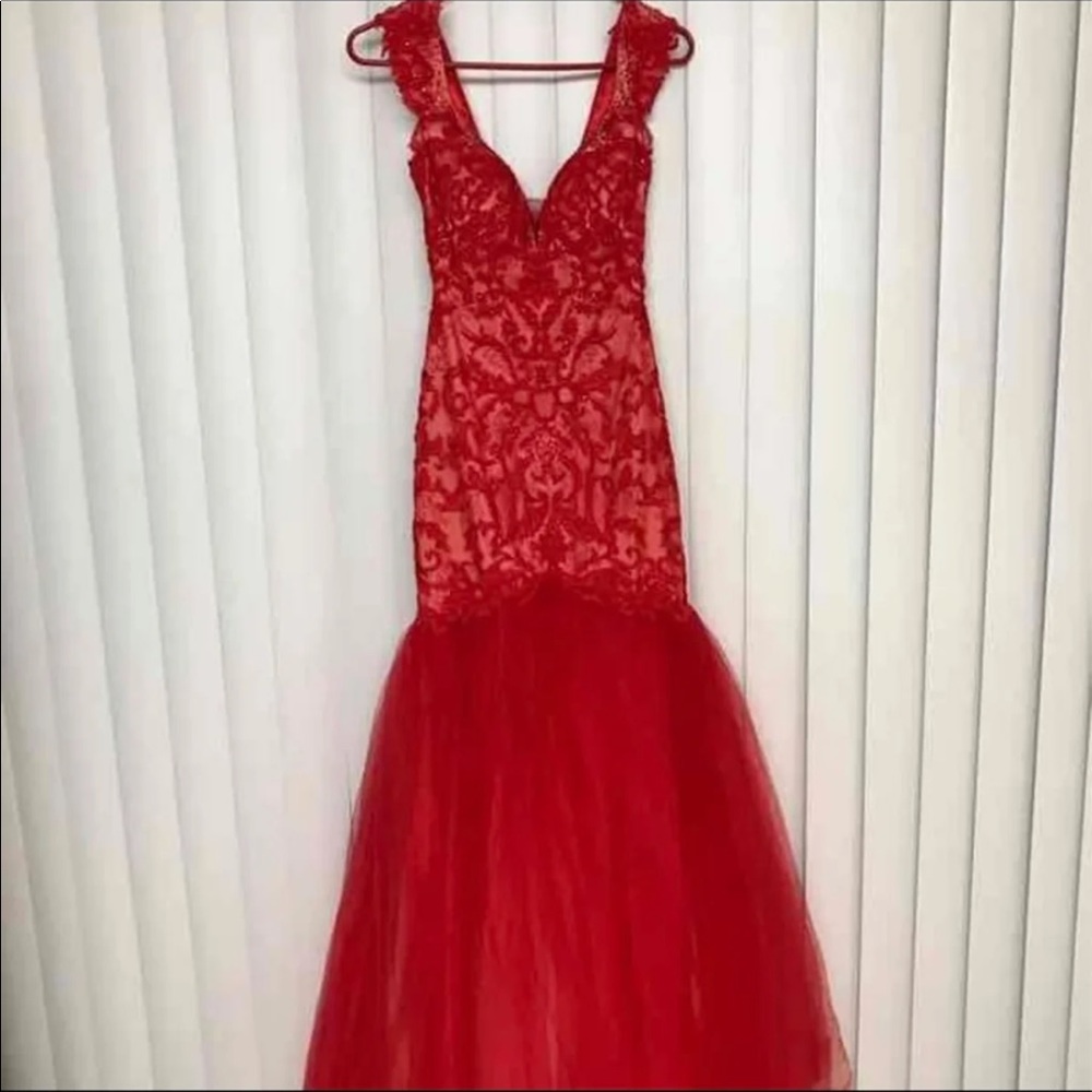 Sherri hill red dress